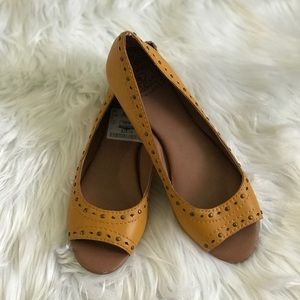 Lucky Brand Yellow flats! Reposhing
